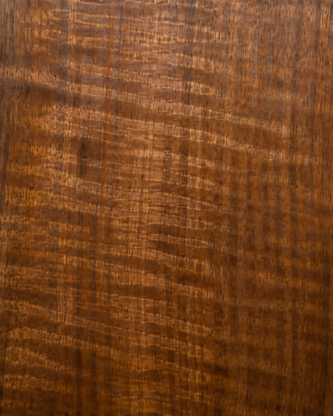 Madeira com padrão Fiddleback em ondas estreitas